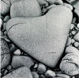 20090623154547-corazon-piedra.jpg